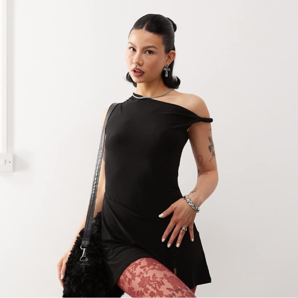 Reclaimed Vintage Black One-Shoulder Romper-skort